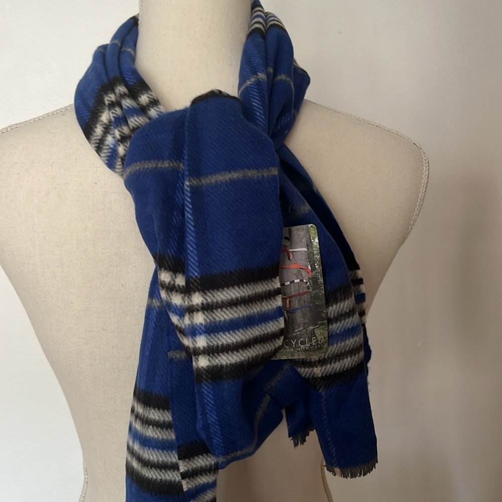 Eco V. Fraas Long Scarf Blue plaid  nwt - Picture 4 of 8